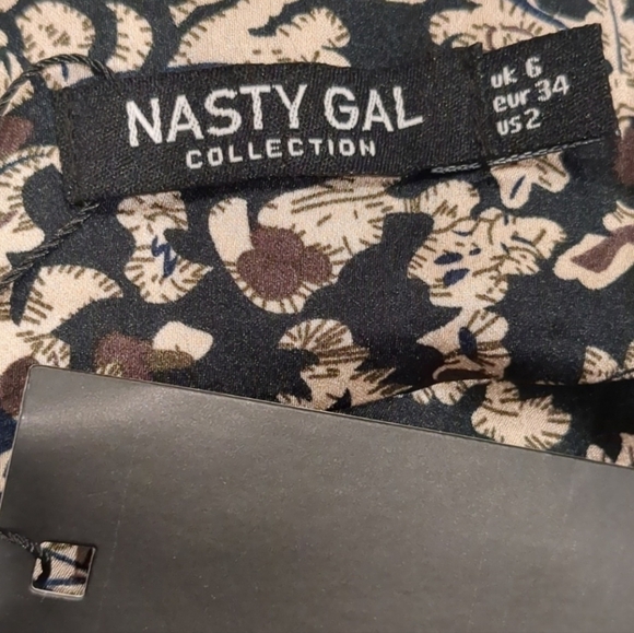 Nasty Gal Paisley Print Handkerchief Tie Back Strapless Crop Top size 2 - Picture 3 of 4